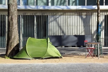tente d'un sans domicile fixe, précarité