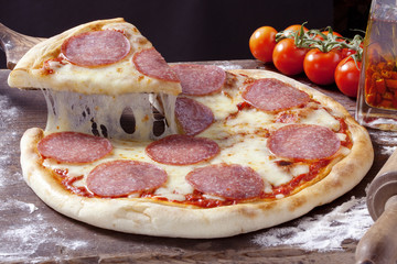 Pizza Salami - 39166544