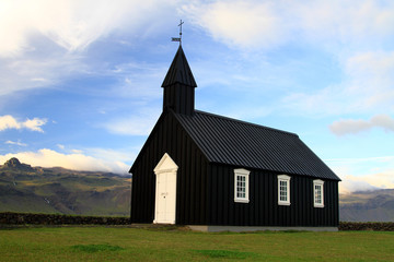 Fototapeta na wymiar Budirkirkja - kościół w Islandii