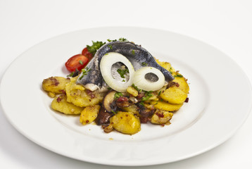 Bratkartoffeln mit Heringsfilet