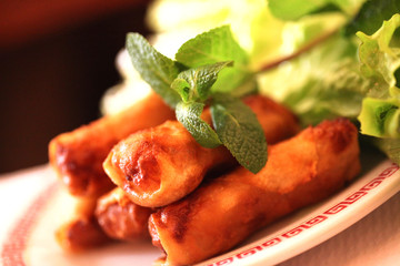 Nems asiatique et menthe fraiche