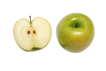 Pomme et demie Granny Smith sur fond blanc