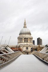 Fototapeta premium St Paul's Cathedral and Millennium Bridge