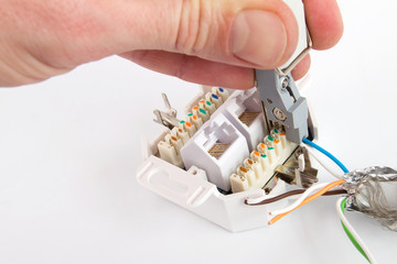 Netzwerkdose Kabel auflegen