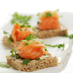 Canapes mit Räucherlachs