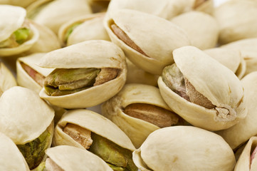 たくさんのピスタチオの背景
