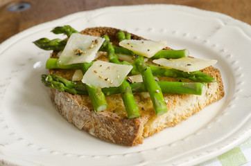 Toast with asparagus