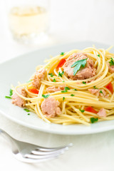 Spaghetti with Tuna, Parsley and Tomato