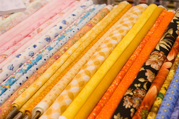 Retales de telas amarillas