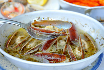 Razor clams cooked in white sauce