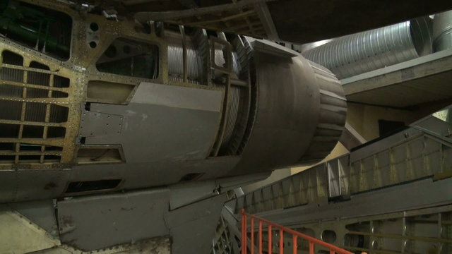 The organization and mechanisms of a combat aircraft