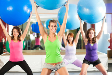 Fitness - Training und Workout im Fitnessstudio