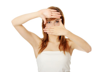 Fototapeta premium Teen woman making frame on her face with her hands