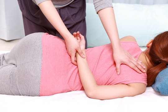 woman getting chiropractic