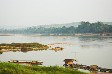 Fototapeta premium MEKONGR RIVER VIEW OF CHIANG KHAN ..
