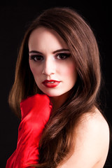 attraktive br&uuml;nette junge Frau