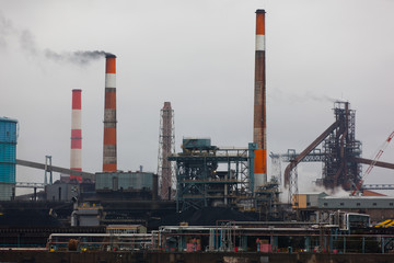 Obraz premium heavy of industry on rainy day