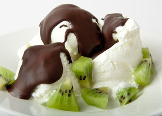 Ice cream with chocolate and kiwi