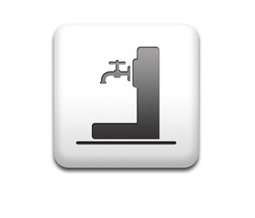 Boton cuadrado blanco fuente agua potable