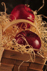Fototapeta na wymiar Jabłka w koszyku