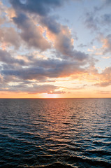 Obraz premium beautiful sunset over lake
