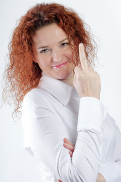 frau mit stinkefinger