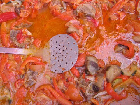 Comida de puchero, espumadera.