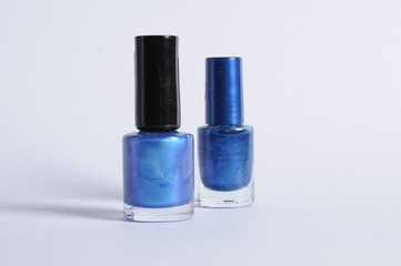 Obraz premium Blaue Nagellackflaschen2