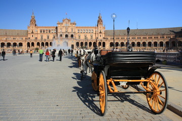 Naklejka premium empty horse carriage waiting for tourists