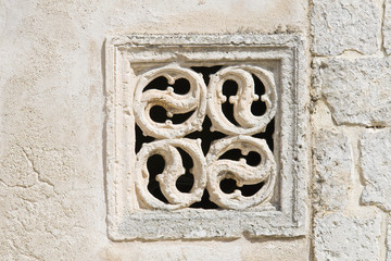 Wall with air hole.