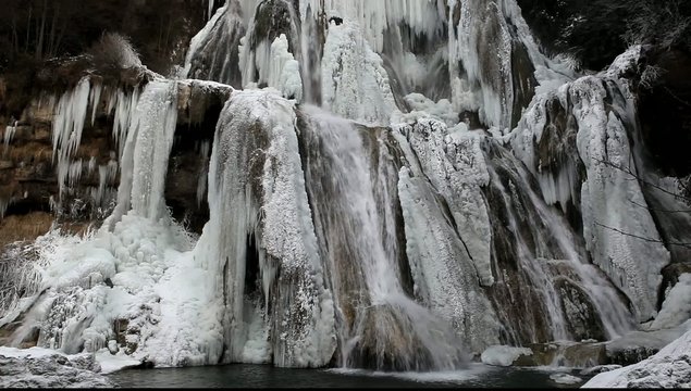 cascade d'eau et de glace