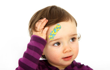 Kleinkind mit  einem Pflaster