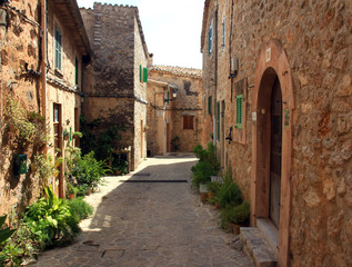 Fototapeta na wymiar traditional Valldemosa Majorca village street, Spain