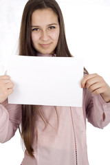 Naklejka premium Teenager holding a piece og paper