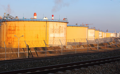 Oil storage tank in refinery