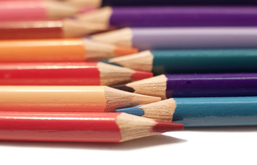 crayons de couleurs arc en ciel