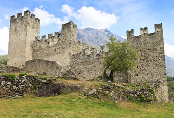 Fototapeta na wymiar New Castle, New Castle w Grosio, Valtellina, Włochy