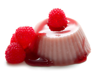 Budino ai lamponi con salsa ai frutti di bosco
