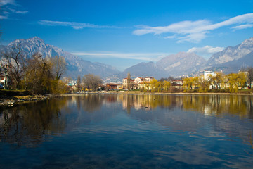 Fototapeta na wymiar Jezioro Lecco
