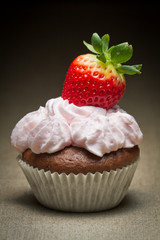 Muffin with strawberry and sweet cream