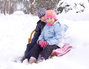 Fototapeta na wymiar children playing in snow