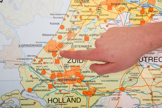 A Dutch map with a hand pointing to the governmental city The Ha