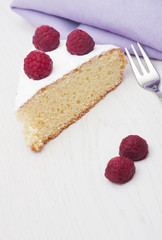 Margherita cake with raspberries