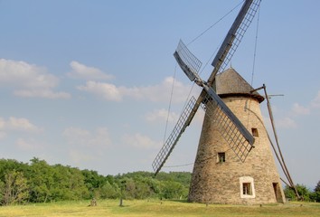 Fototapeta na wymiar moulin i Hongrie