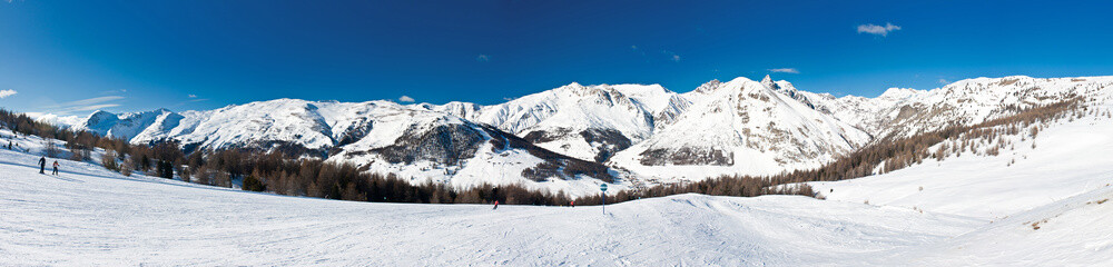 Fototapeta na wymiar Alpy zima panorama z Livigno, Włochy