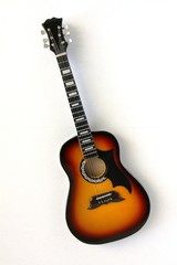 Obraz premium Modellino chitarra acustica