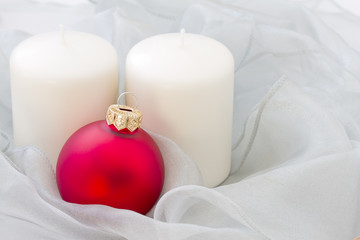Fototapeta na wymiar Red christmas ball with candles