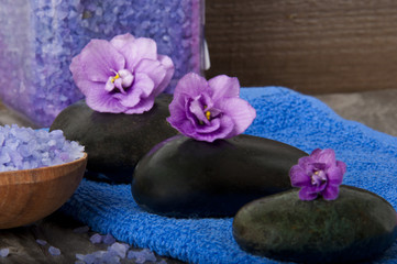 Obraz na płótnie Canvas stones with purple flower and lavender salt