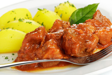 Gulasch vom Schwein mit Kartoffeln