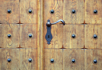 Wooden door, handle, detail